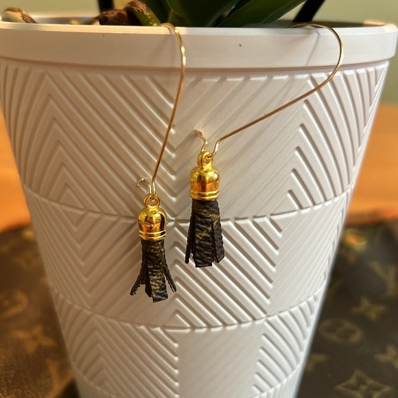 Tassels Earrings - Picture 3 of 4